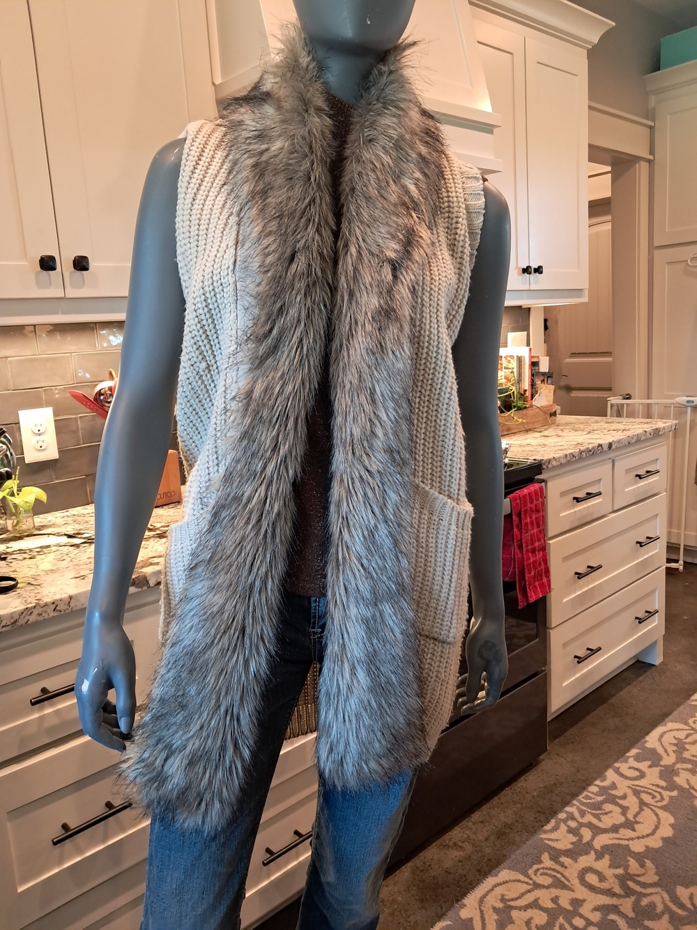 Jessica Simpson Cream Knit Sleeveless Cardigan with Faux Fur Trim